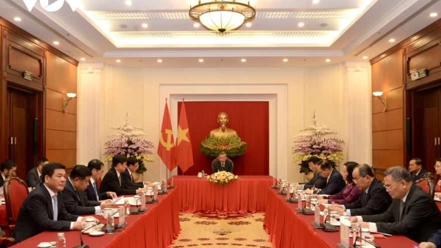 Vietnamese top leader holds phone talks with RoK President